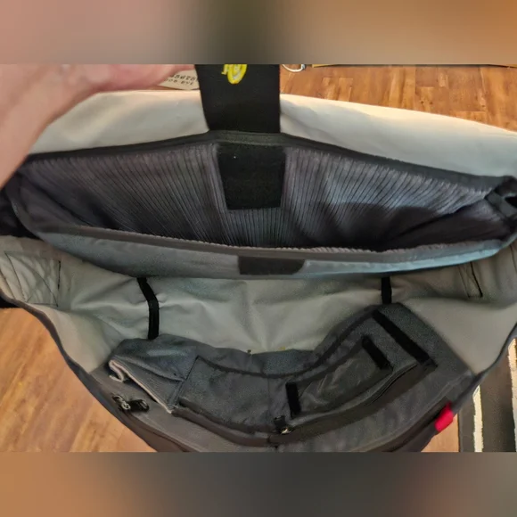 Black Timbuk2 Men's Messenger Large Laptop Bag - Picture 8 of 14